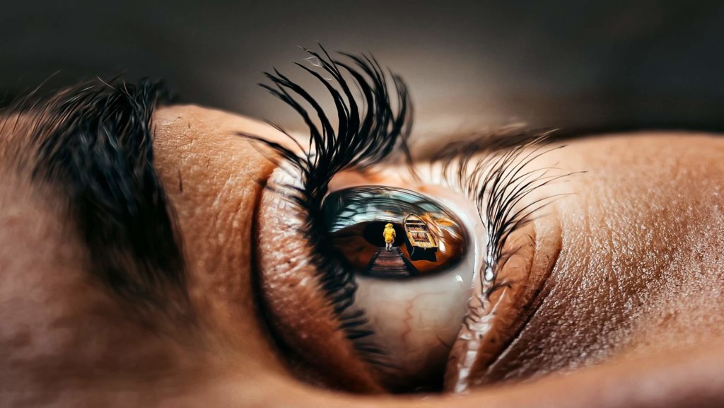 Auge nah mit Spiegelung