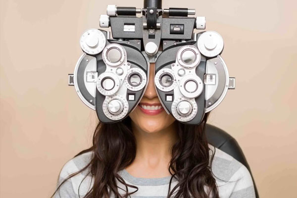 Testung Sehschärfe bei der Augenuntersuchung